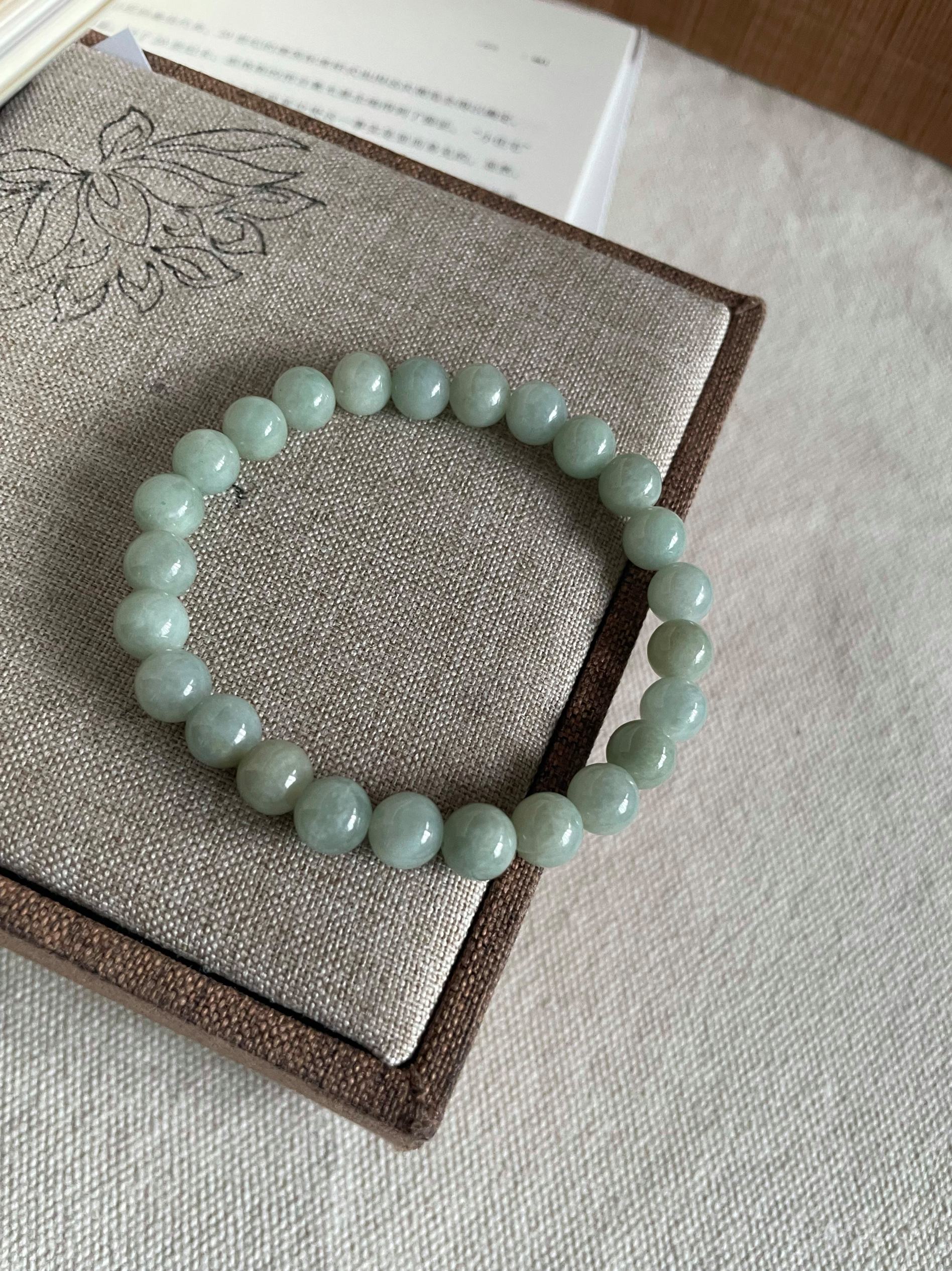 果绿翡翠是什么色