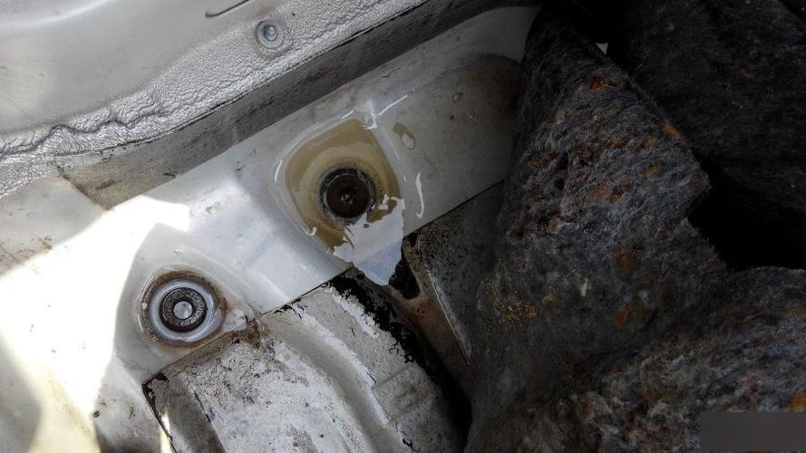 车内地毯进水的影响是什么